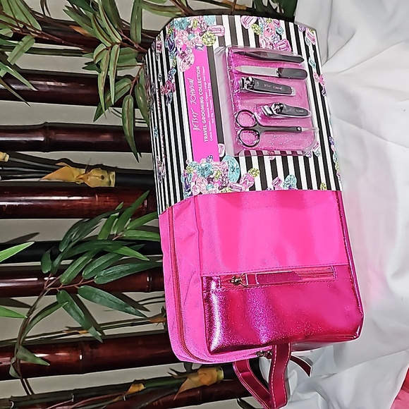 Betsey Johnson Handbags - Betsey Johnson Cosmetic Bag Grooming Collection 🩷 Travel Bundle 💖